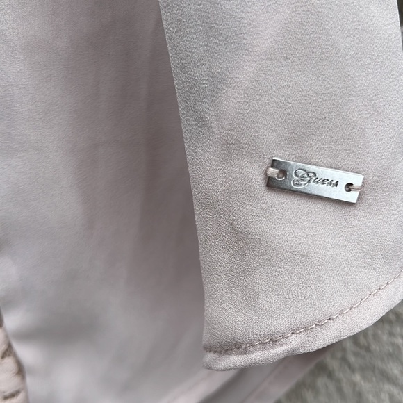 Guess Short Sleeve Blouse with Lace Panel Sz M - Picture 3 of 9